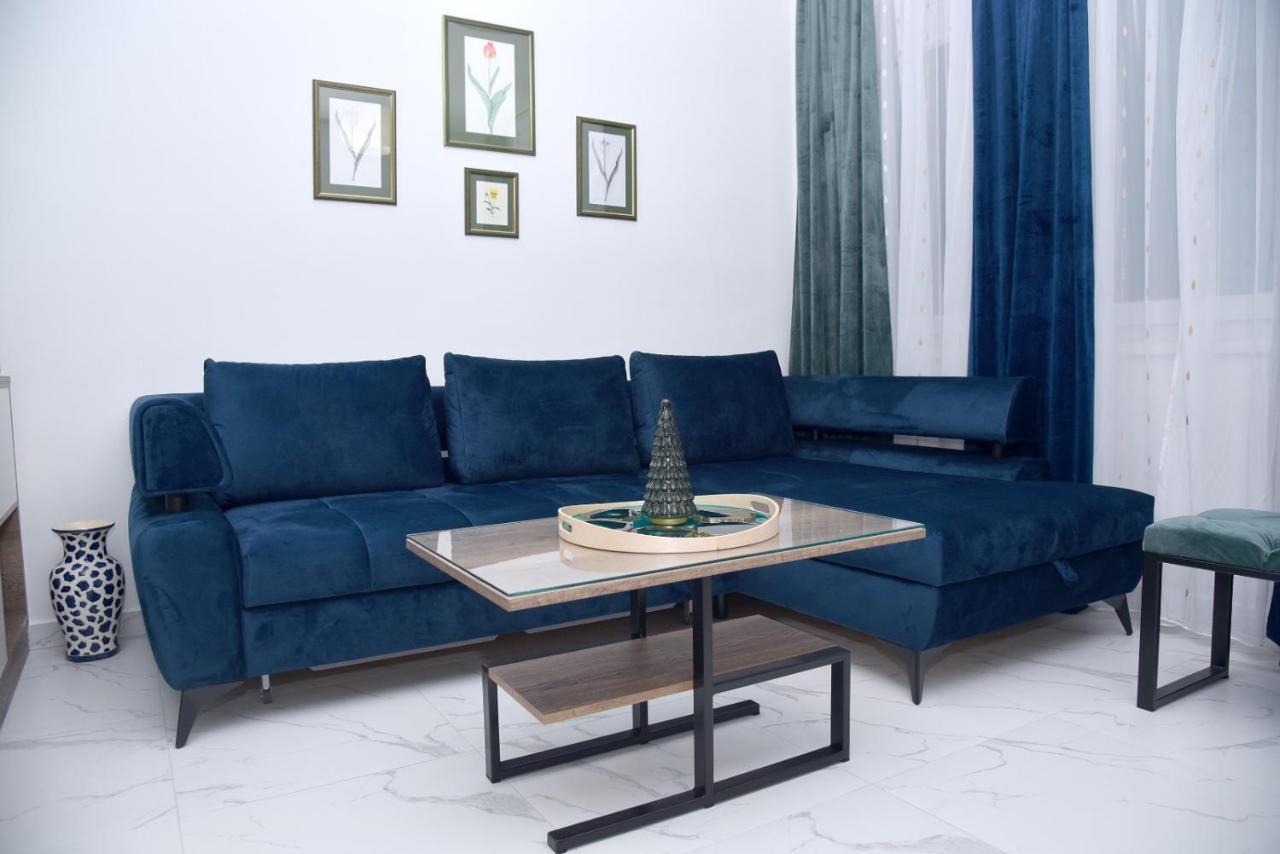La Luna Premium Deluxe Apartment With Free Jacuzzi, Bikes & Covered Parking Nasice Esterno foto
