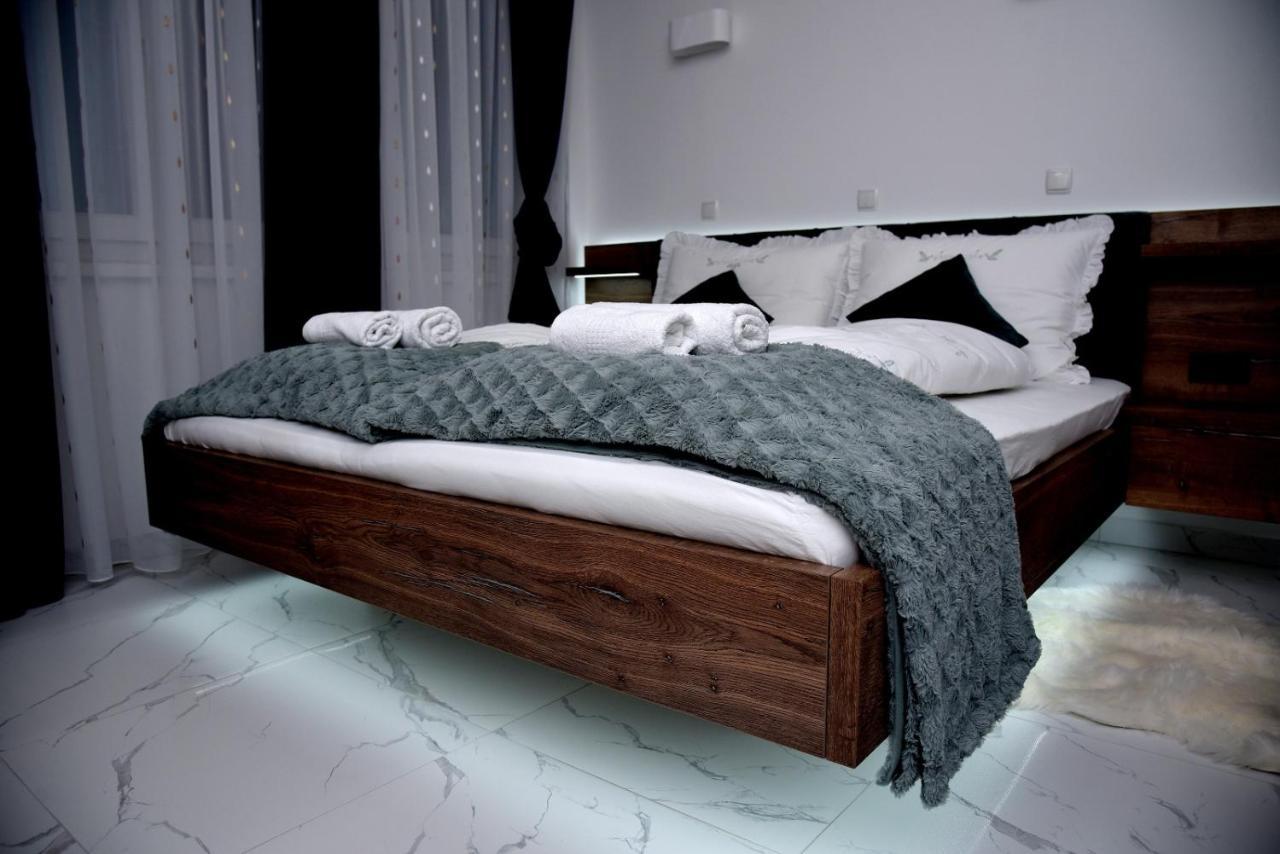 La Luna Premium Deluxe Apartment With Free Jacuzzi, Bikes & Covered Parking Nasice Esterno foto