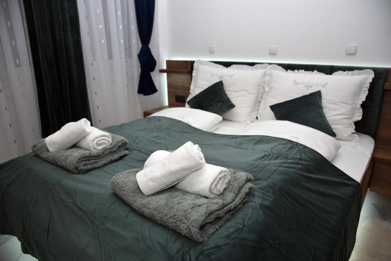 La Luna Premium Deluxe Apartment With Free Jacuzzi, Bikes & Covered Parking Nasice Esterno foto