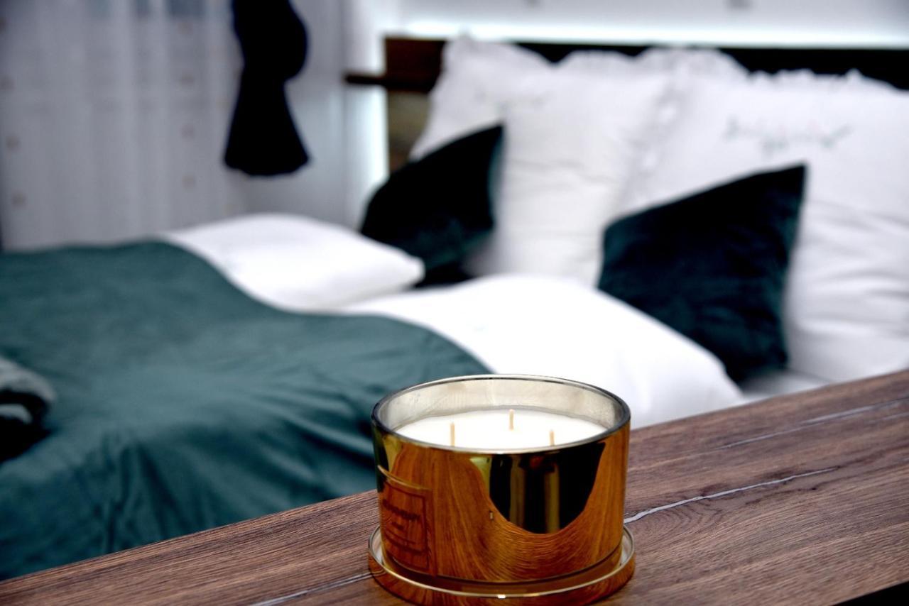La Luna Premium Deluxe Apartment With Free Jacuzzi, Bikes & Covered Parking Nasice Esterno foto