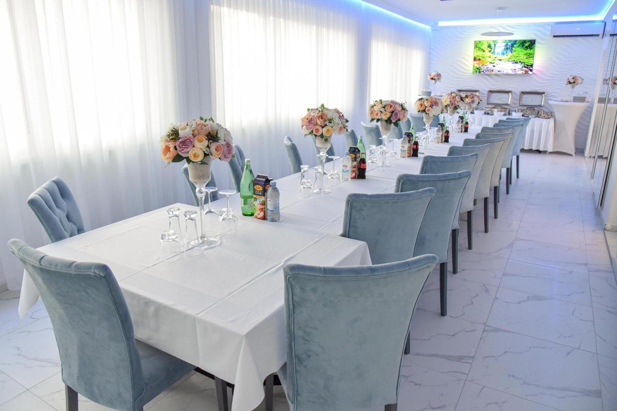 La Luna Premium Deluxe Apartment With Free Jacuzzi, Bikes & Covered Parking Nasice Esterno foto
