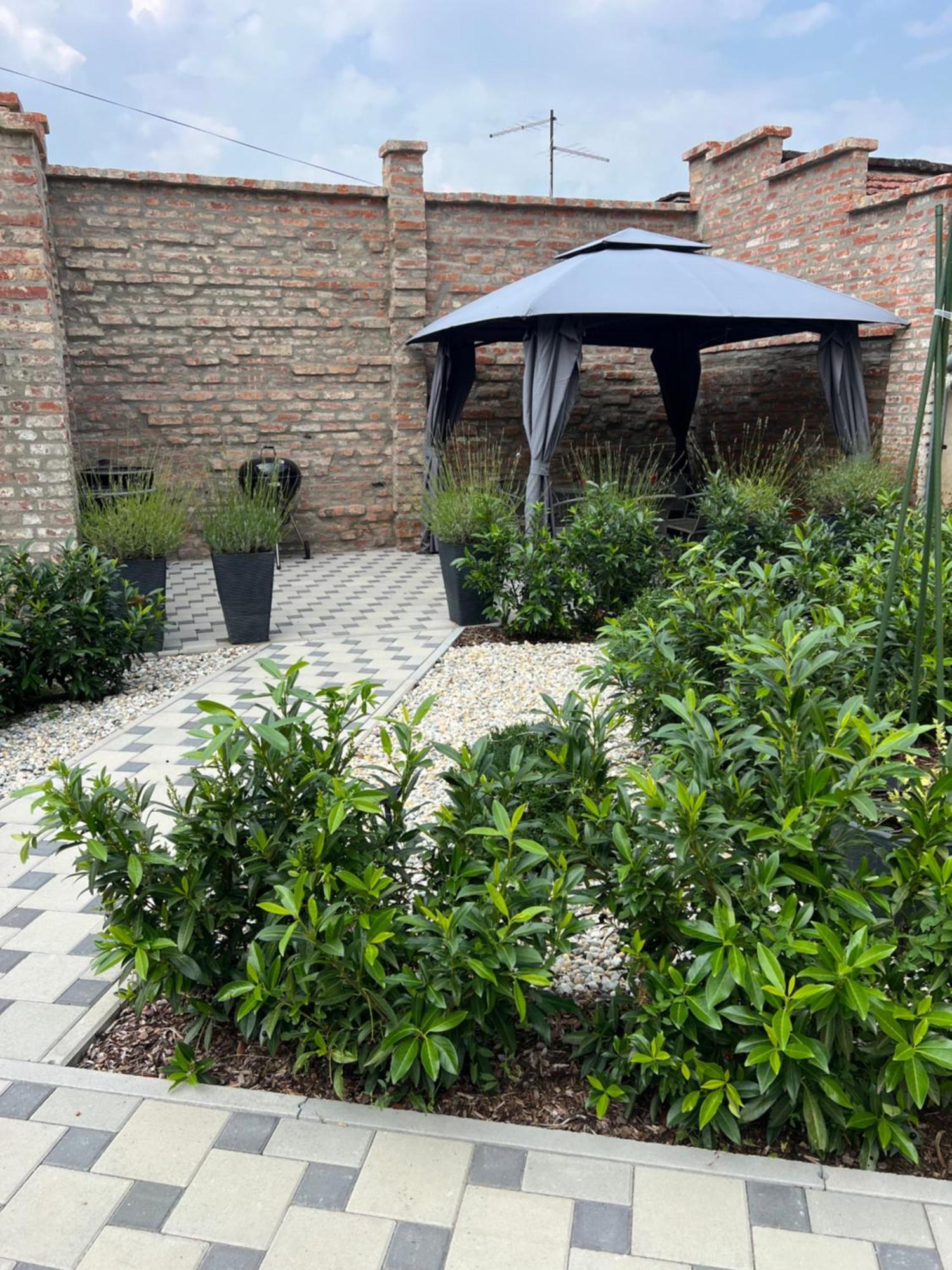 La Luna Premium Deluxe Apartment With Free Jacuzzi, Bikes & Covered Parking Nasice Esterno foto